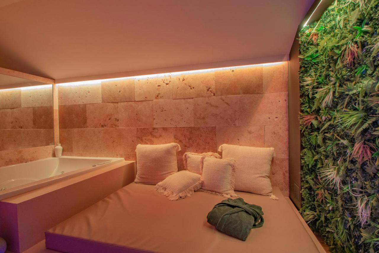 Hotel Les Bains D'Eros à Cuers Extérieur photo